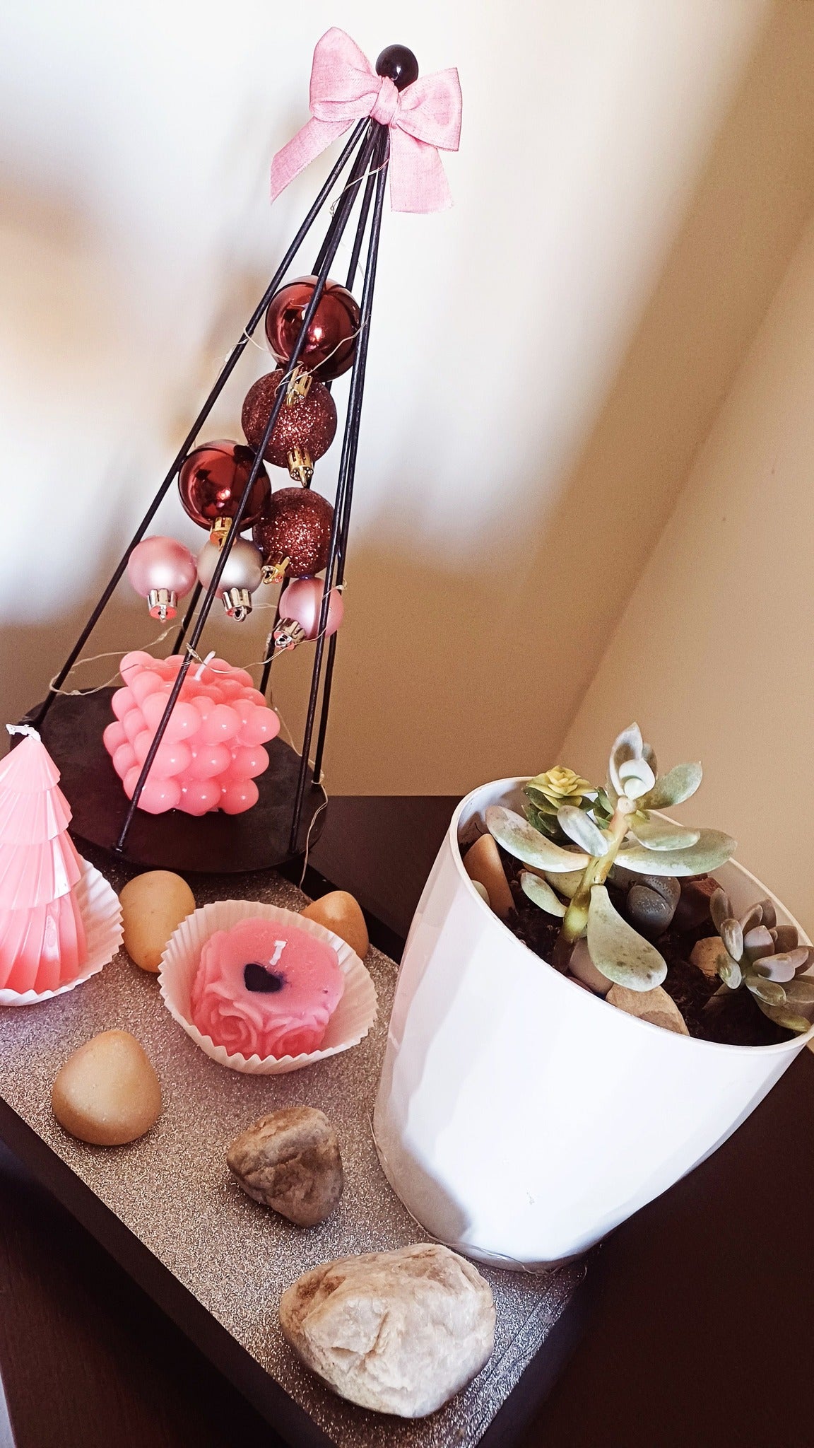 Centrotavola "Eleganza senza Tempo": Piante, Design e Profumo