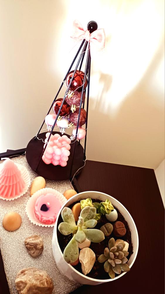 Centrotavola "Eleganza senza Tempo": Piante, Design e Profumo