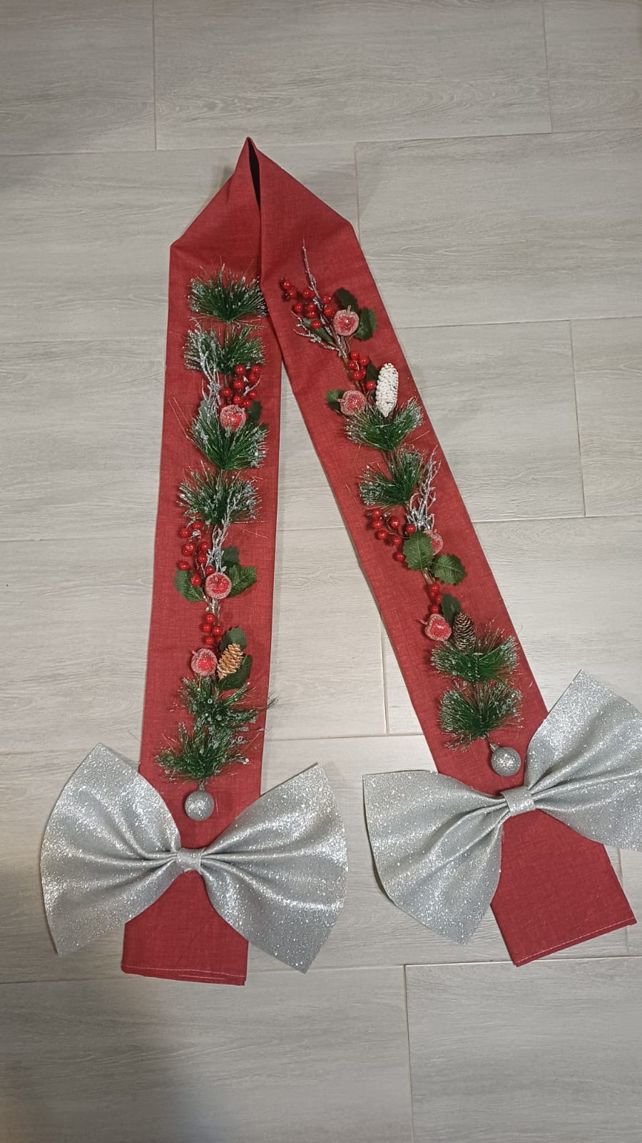 Fascia Natalizia Artigianale "Classic Joy" - Decorazione a Scapolare per Porta