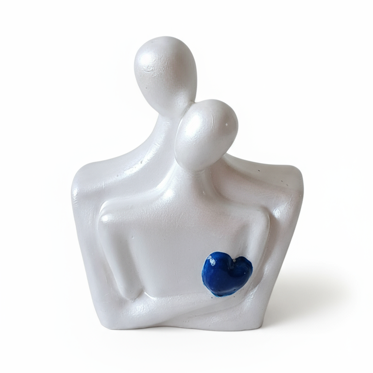 Scultura con cuore blu