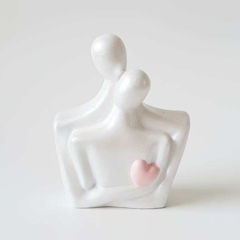 Scultura con cuore rosa